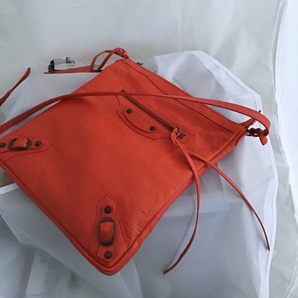 Balenciaga Classic Flat Crossbody in Red - Picture 2 of 6